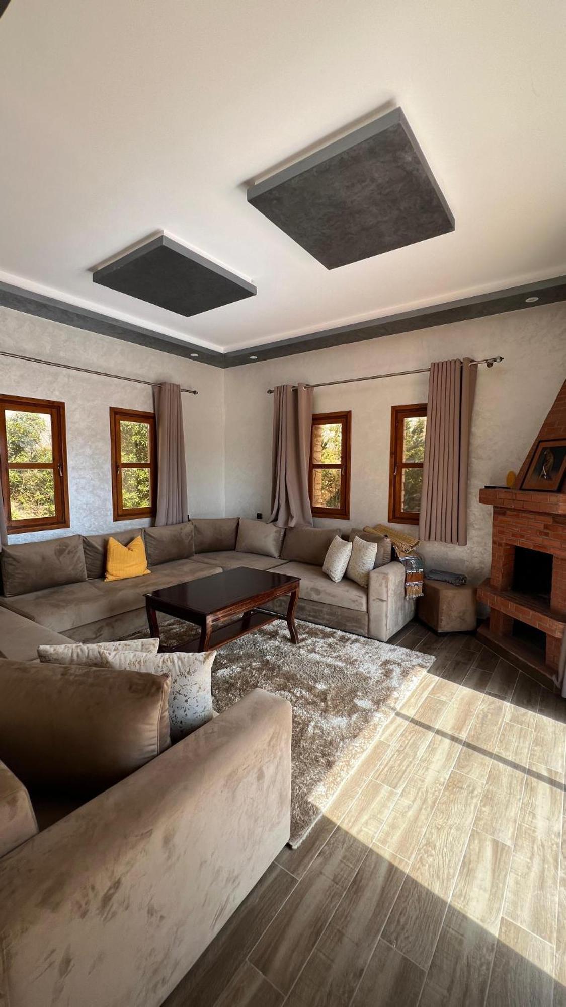 Laarich Villa *